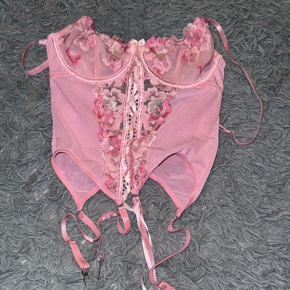 Elegant Pink Lace Bustier